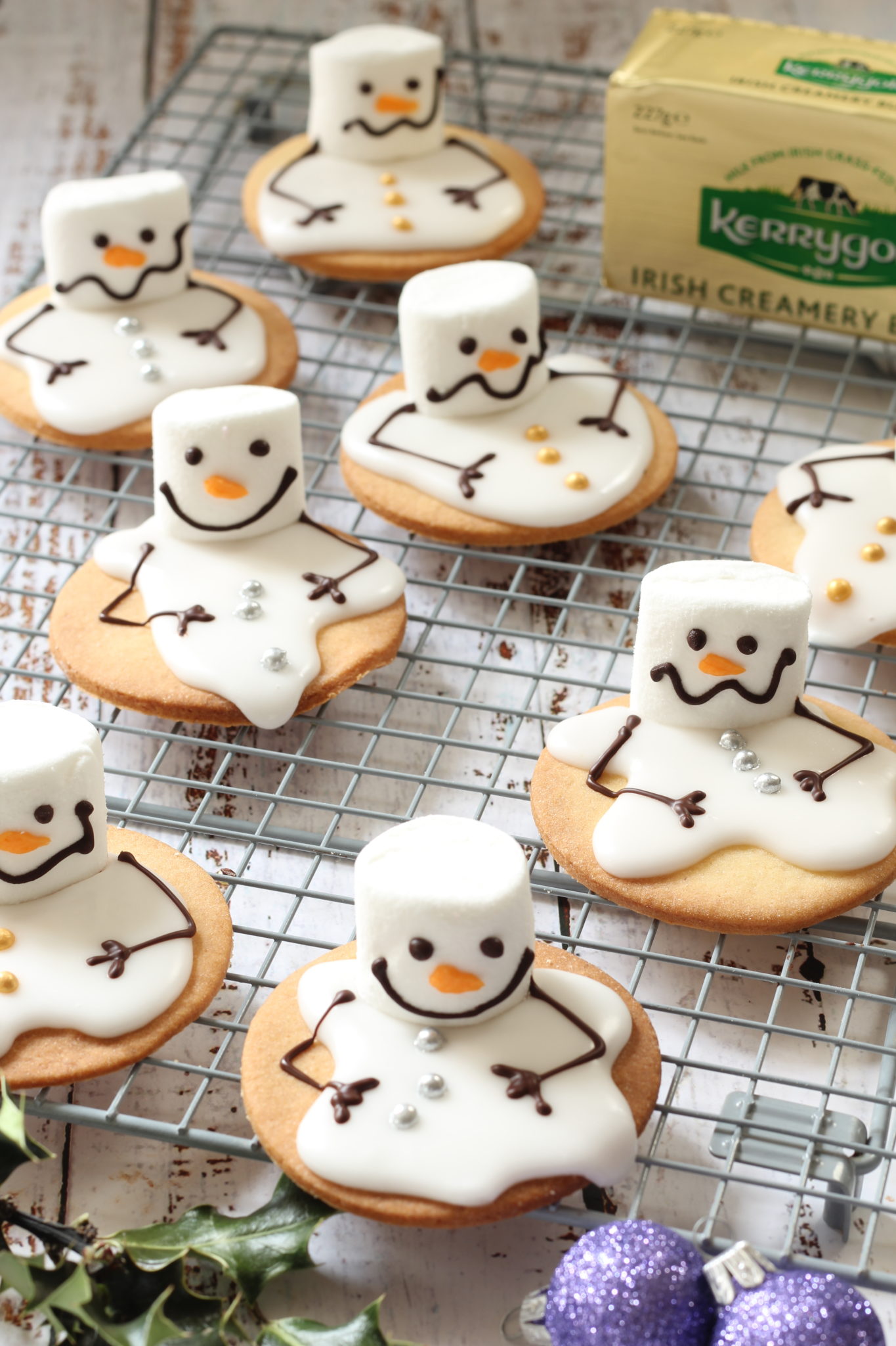 These melted snowmen biscuits are seriously cute: Here's how to make them