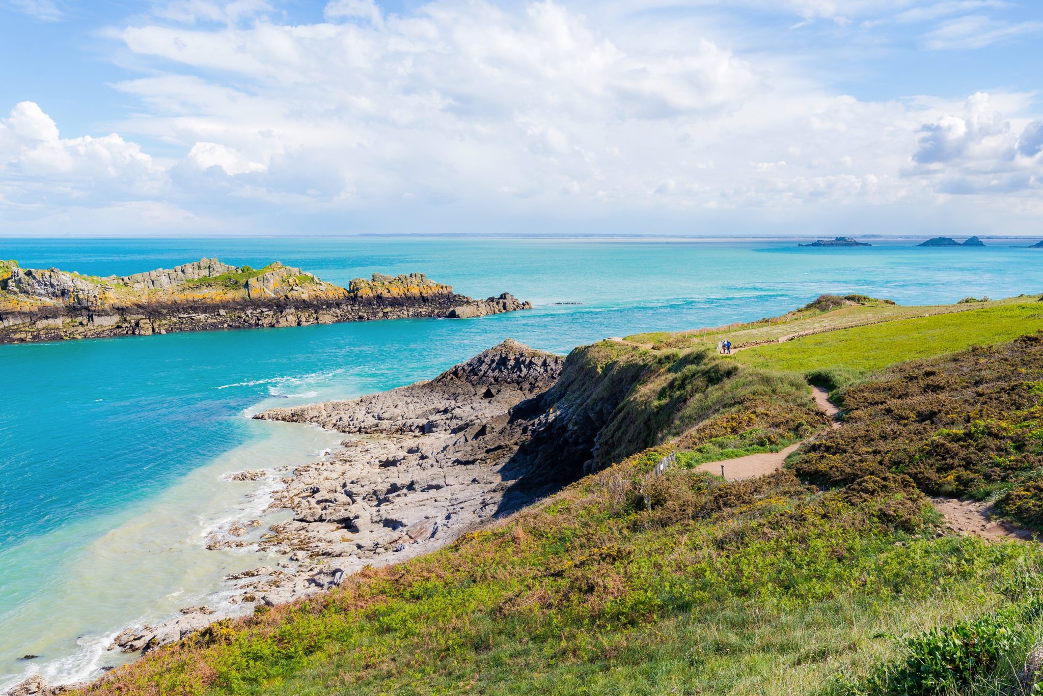 The GR34 coastal footpath near Cancale, Brittany, FR. Photo credits: crtb-Teddy Verneuil'
