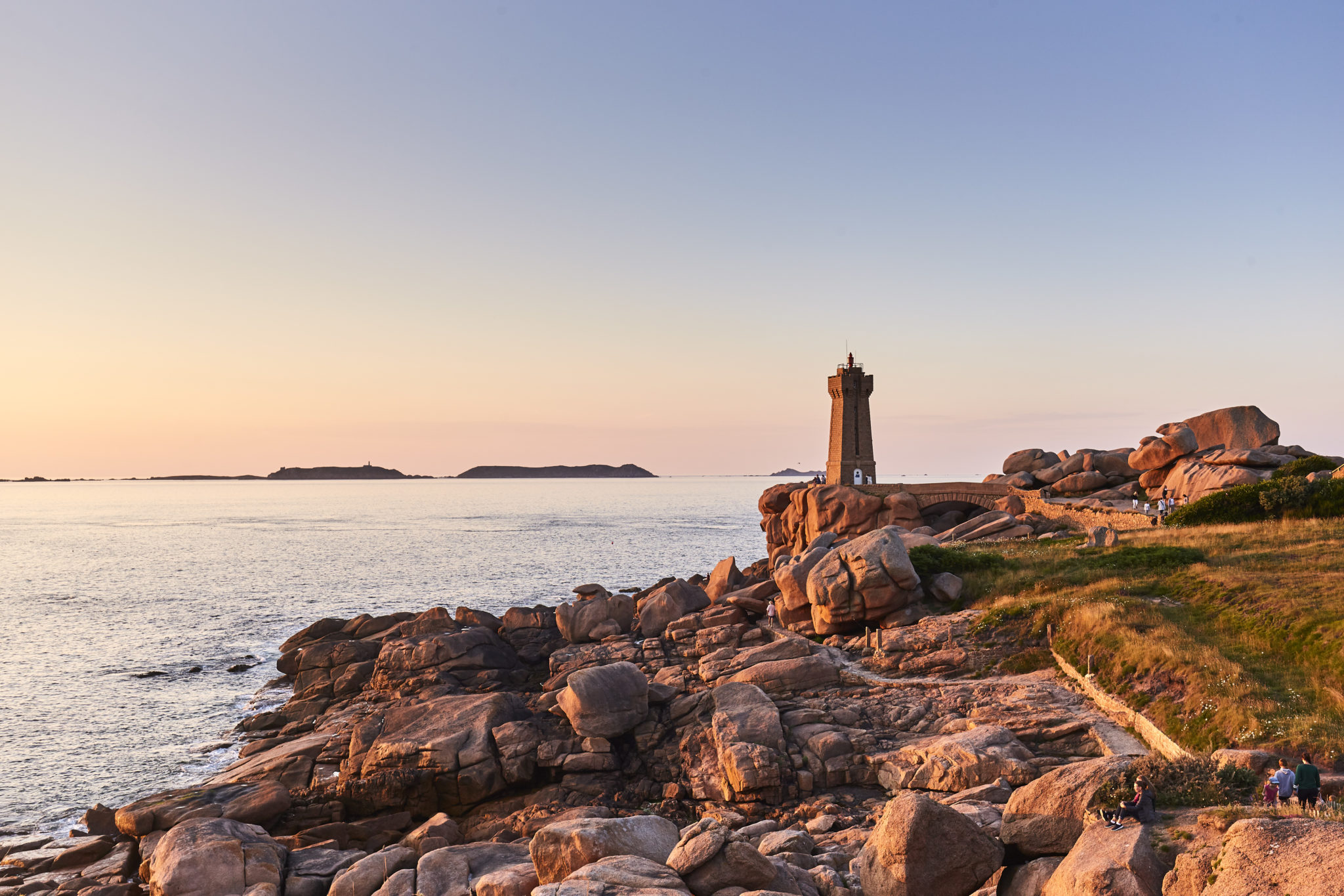 Along the pink granite coast in Brittany, France. Photo credits: crtb-Alexandre Lamoureux